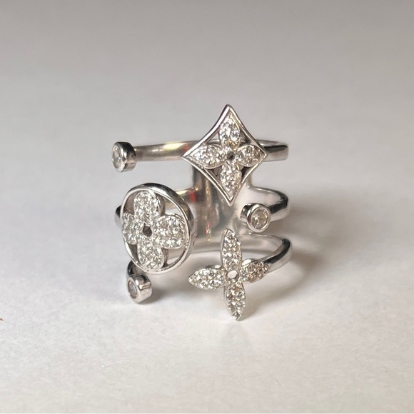 Rare!! Louis Vuitton “LV” Ring - Picture 3 of 8